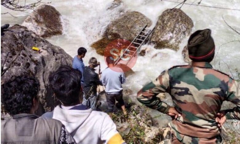 Para Glider and Passenger Go Missing At Lachung River 1 InShot 20220401 134757036 Sikkim Breaking News | Trending News
