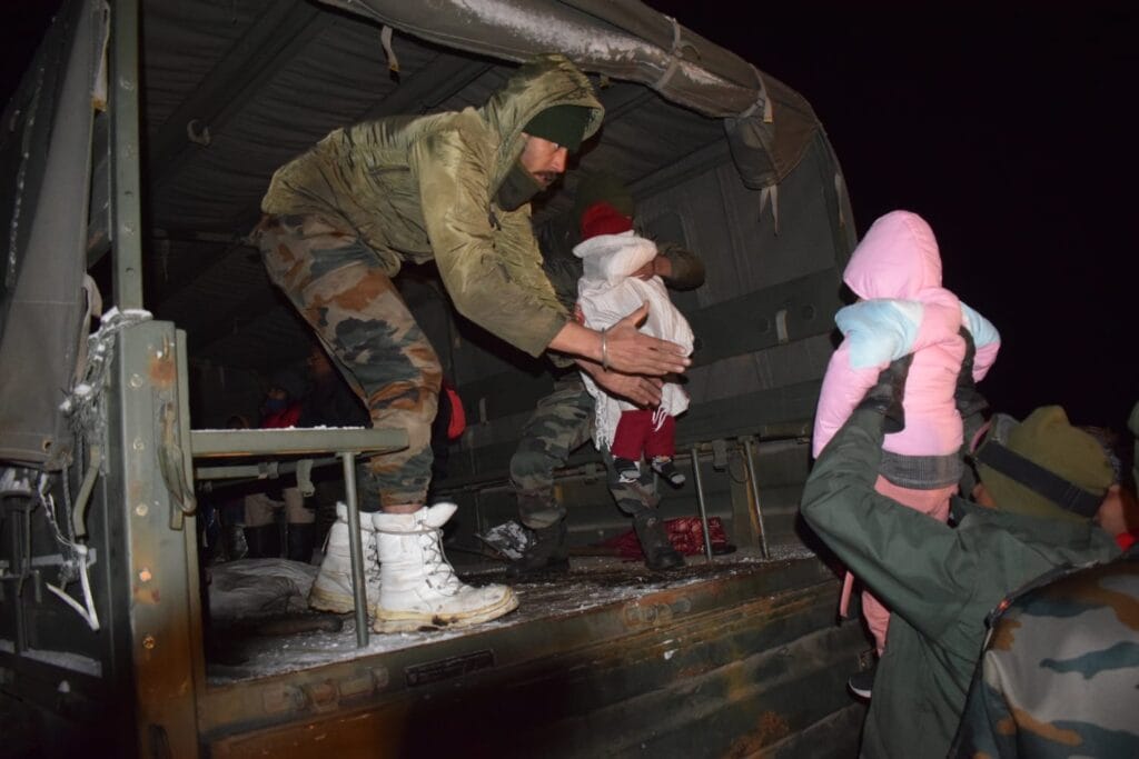 400 stranded tourists rescued after heavy snowfall at Tsomgo 3 IMG 20230312 WA0067 Sikkim Breaking News | News From Sikkim